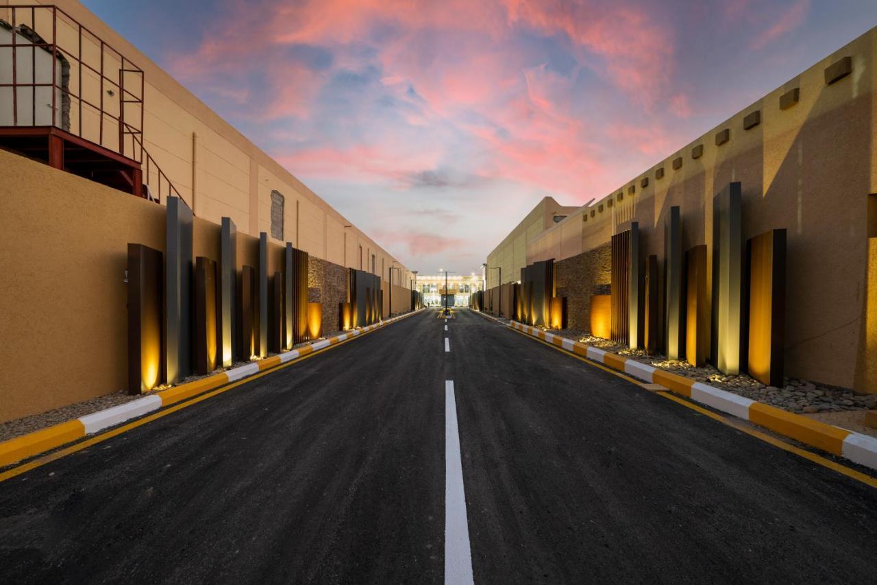 Mirada Gold Jizan - Resort & Private Pools Buitenkant foto The main road through the park