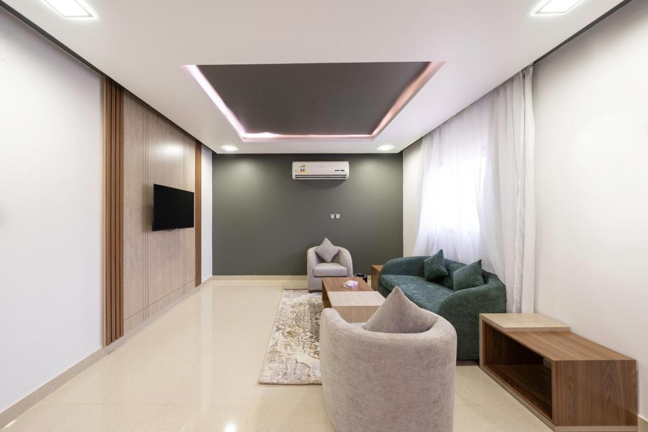 Mirada Gold Jizan - Resort & Private Pools Buitenkant foto A living room with a suspended ceiling