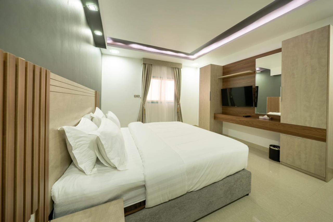 Mirada Gold Jizan - Resort & Private Pools Buitenkant foto A bedroom in a hotel