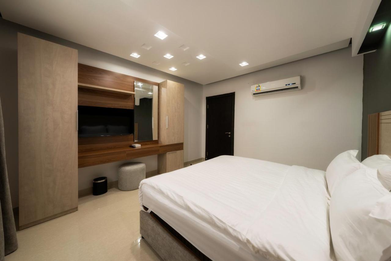 Mirada Gold Jizan - Resort & Private Pools Buitenkant foto A bedroom in a hotel
